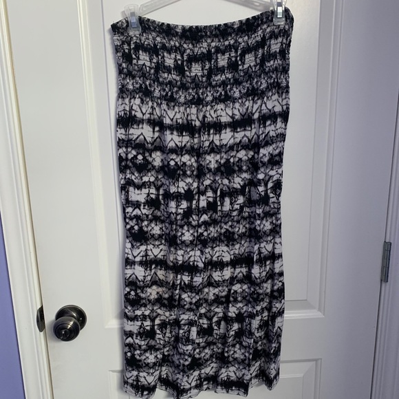 Black and White Strapless Dress - Picture 2 of 3